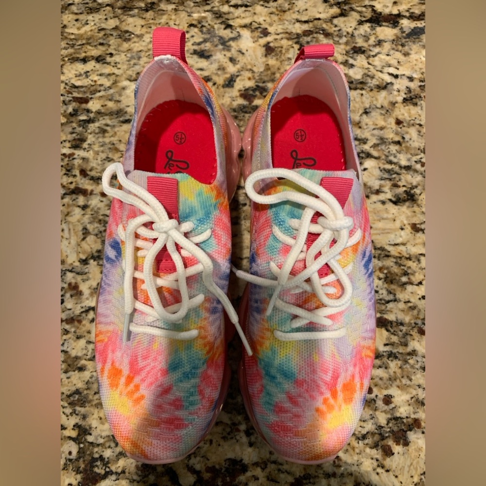 La Sheelah  Tie Dye Flow 19 Stretch Mesh Rubber Air Bubble Sole Sneakers